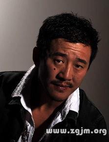 侯岩松个人资料年龄,岁月沉淀，演绎人生精彩